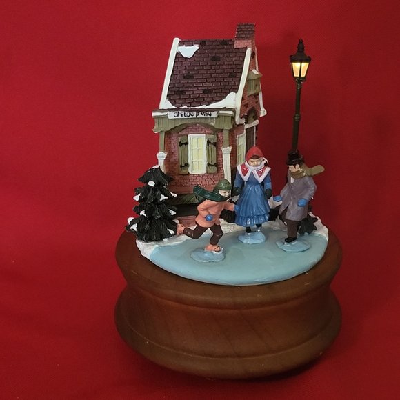VTG Lighted Heritage Village Childe Pond and Skaters Musical - Picture 2 of 13
